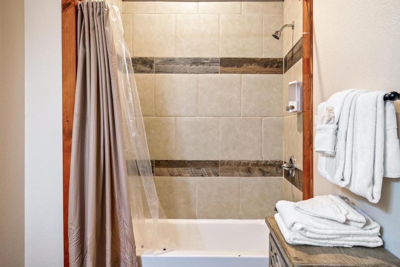 Holiday home Grizzly Bears Resort - Luxury Cabin With Indoor Pool, Hot Tub, Theater, King Beds, Sleeps 16 In Heart Of Pigeon Forge *
