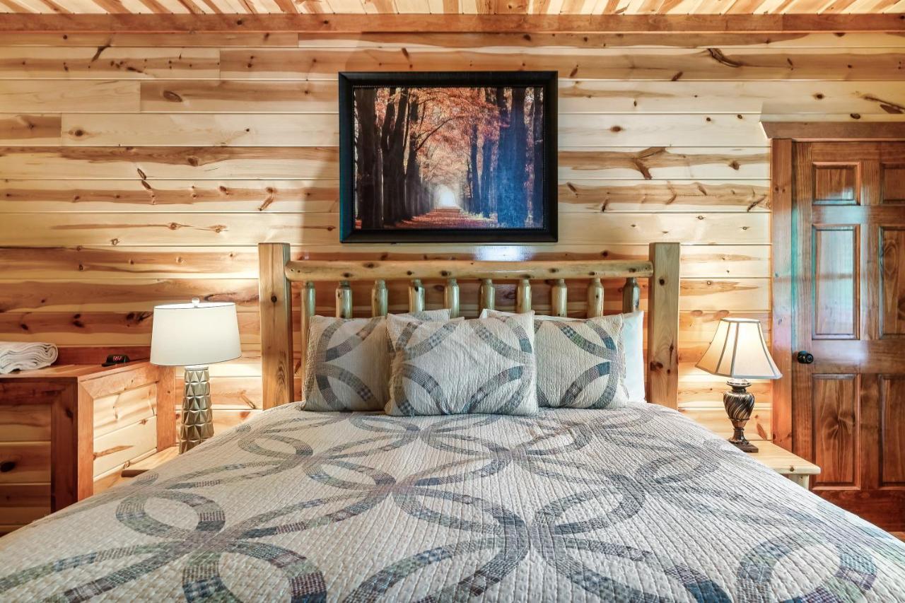 Grizzly Bears Resort - Luxury Cabin With Indoor Pool, Hot Tub, Theater, King Beds, Sleeps 16 In Heart Of Pigeon Forge