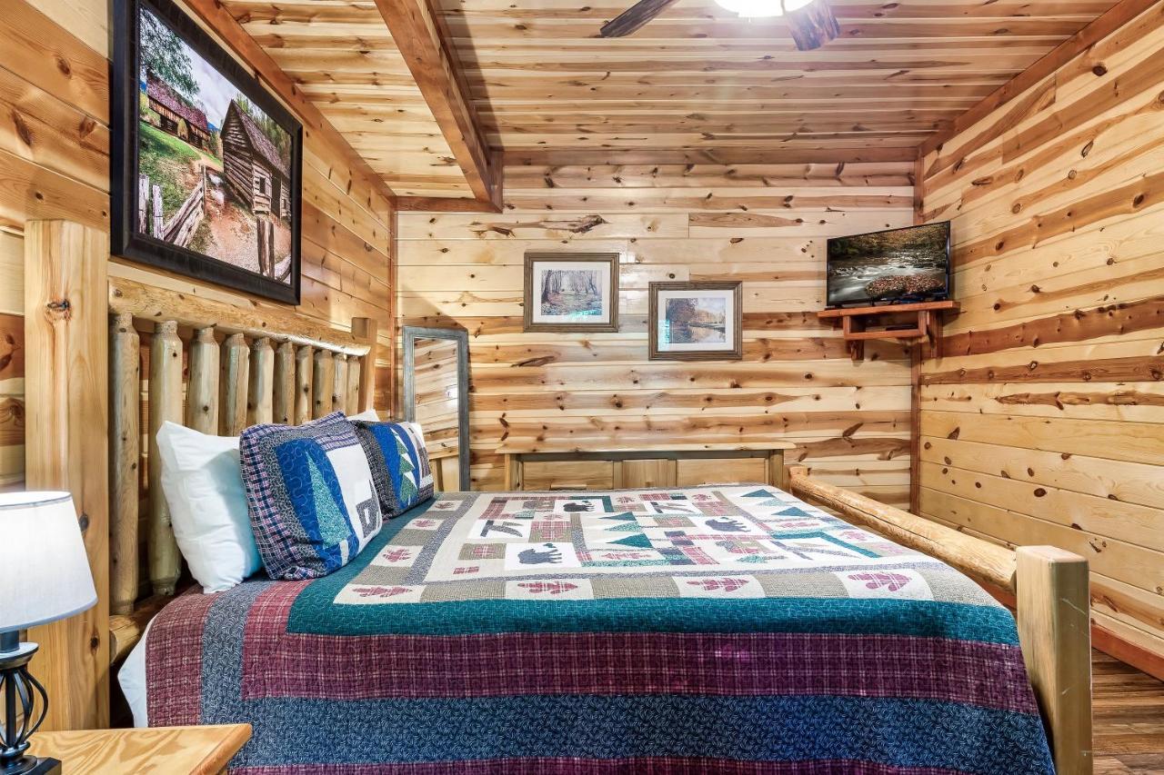 Grizzly Bears Resort - Luxury Cabin With Indoor Pool, Hot Tub, Theater, King Beds, Sleeps 16 In Heart Of Pigeon Forge Pigeon Forge