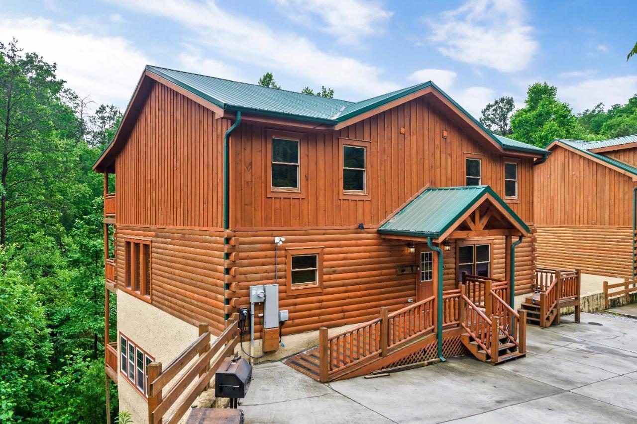 Grizzly Bears Resort - Luxury Cabin With Indoor Pool, Hot Tub, Theater, King Beds, Sleeps 16 In Heart Of Pigeon Forge