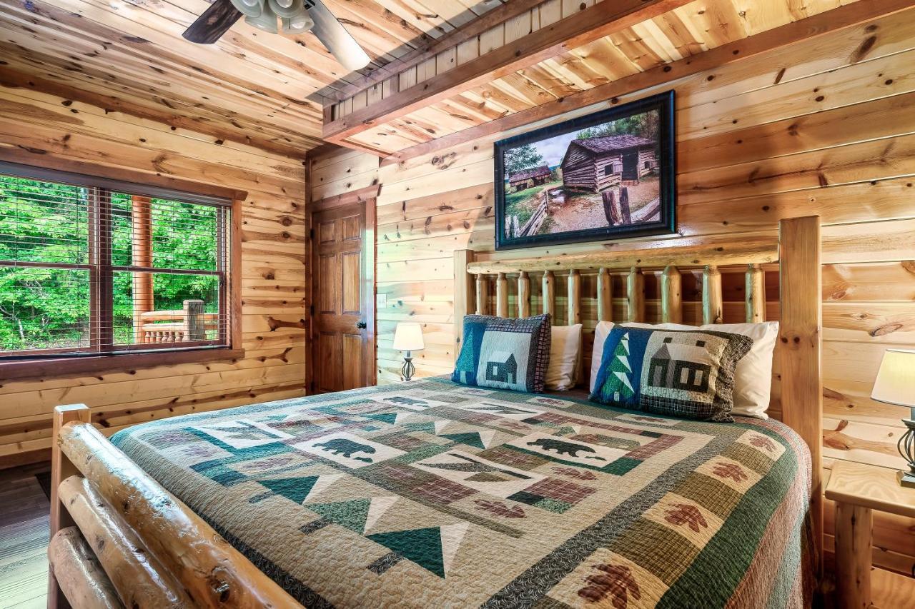 Grizzly Bears Resort - Luxury Cabin With Indoor Pool, Hot Tub, Theater, King Beds, Sleeps 16 In Heart Of Pigeon Forge Holiday home Pigeon Forge