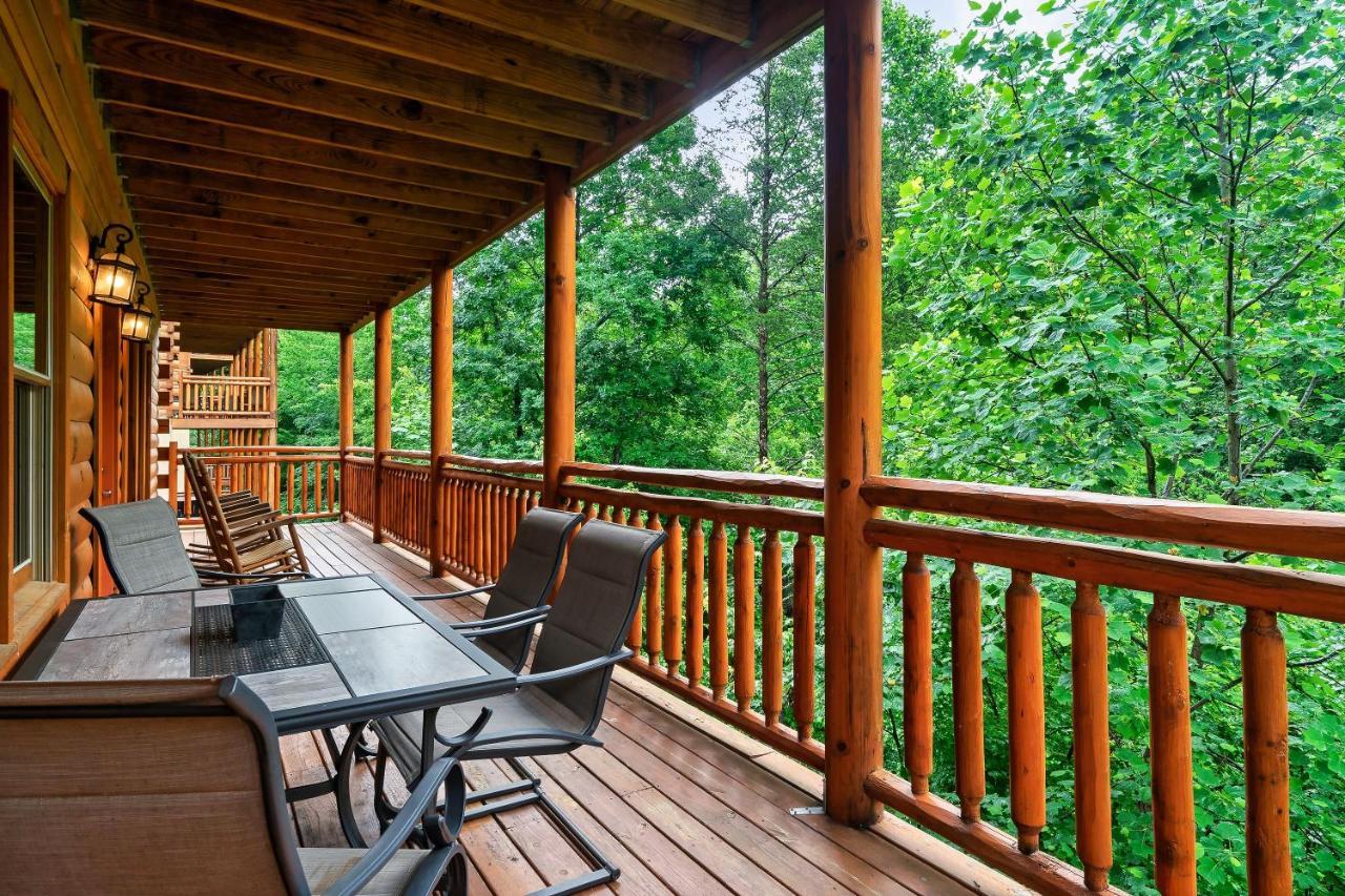 Grizzly Bears Resort - Luxury Cabin With Indoor Pool, Hot Tub, Theater, King Beds, Sleeps 16 In Heart Of Pigeon Forge Holiday home Pigeon Forge