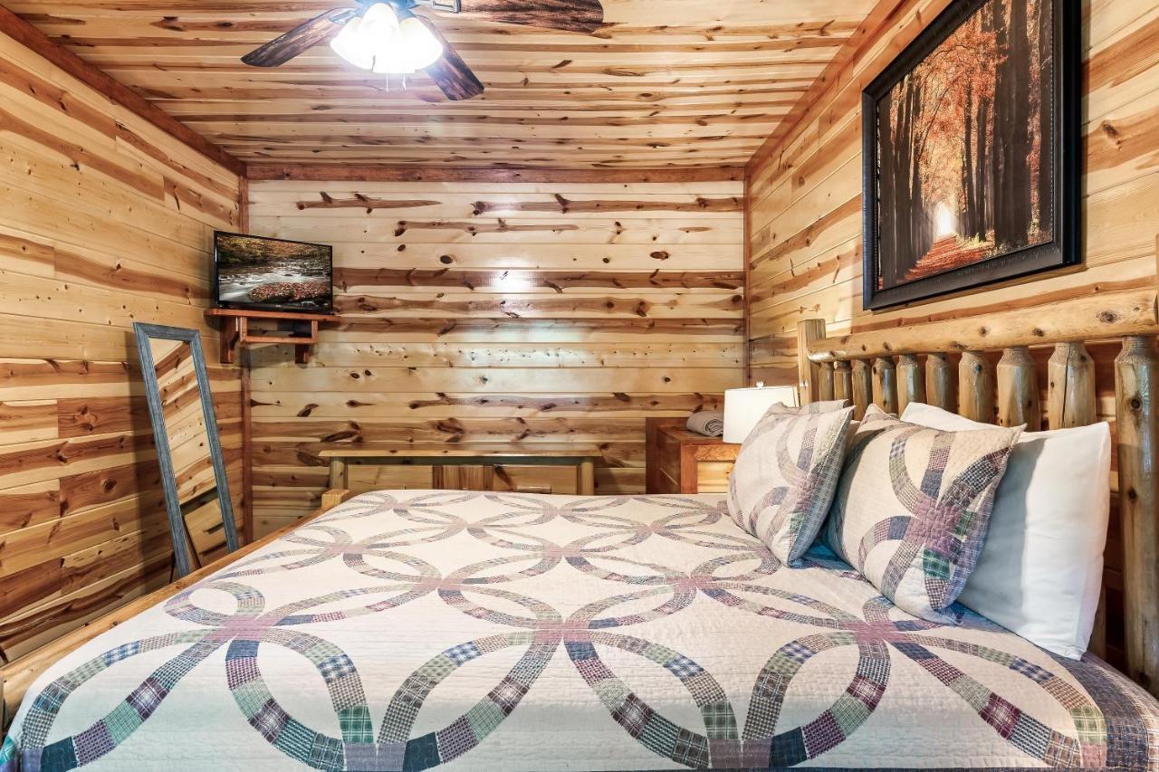 Holiday home Grizzly Bears Resort - Luxury Cabin With Indoor Pool, Hot Tub, Theater, King Beds, Sleeps 16 In Heart Of Pigeon Forge *