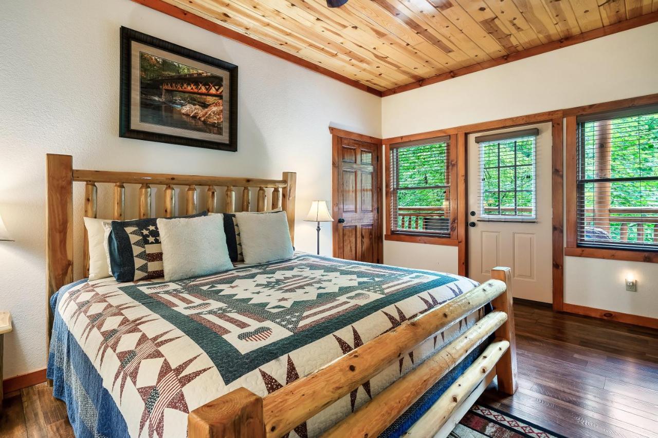 Holiday home Grizzly Bears Resort - Luxury Cabin With Indoor Pool, Hot Tub, Theater, King Beds, Sleeps 16 In Heart Of Pigeon Forge Pigeon Forge