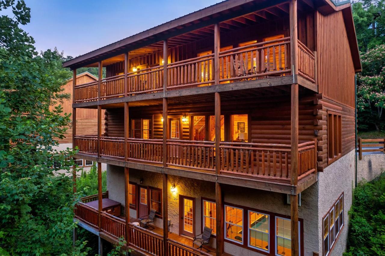 Grizzly Bears Resort - Luxury Cabin With Indoor Pool, Hot Tub, Theater, King Beds, Sleeps 16 In Heart Of Pigeon Forge